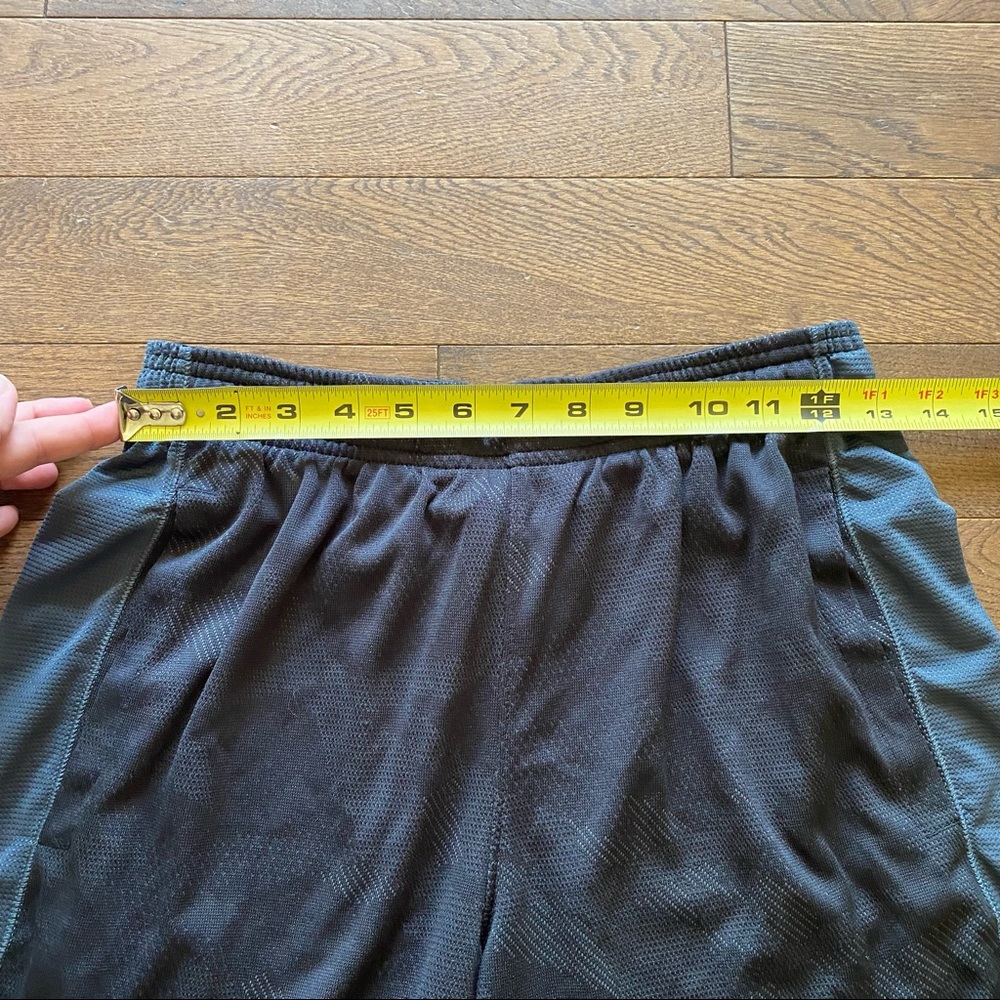 Under Armour Shorts - Picture 6 of 8